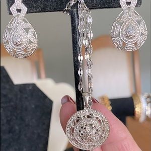 KARIS COLLECTION OF BEAUTY